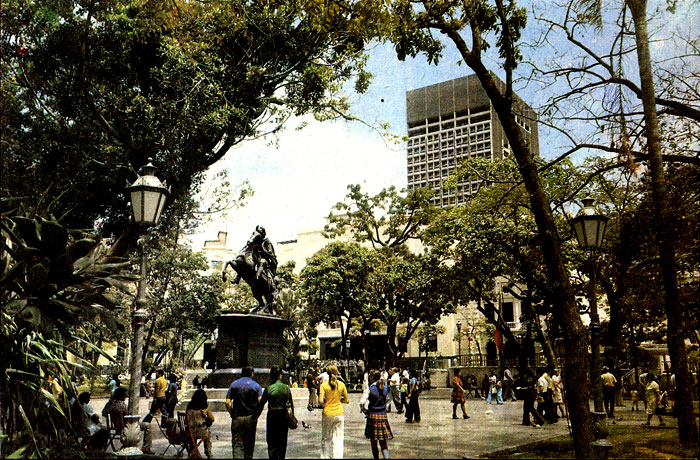 Памятник Освободителю - Симону Боливару в Каракасе