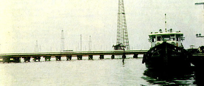 Нефтепровод на озере Маракайбо