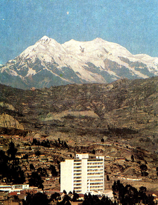 Ла-Пас. Вид на гору Ильимани, покрытую мощными ледниками