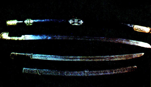 Амузгинские клинки, отделка кубачинская. Оружие высокоценимое на востоке