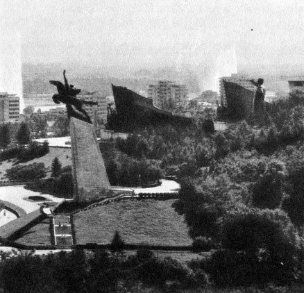 Монумент Чхоллима - символ социалистической Кореи