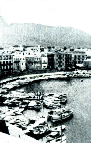 Киренийская гавань небольшим полукругом врезана в северное побережье Кипра. На поднимающихся от нее холмах и расположился центр города 