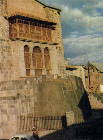 Общий вид католического храма, построенного на месте храма инков 