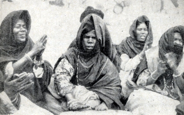 Женщины из племени 'голубых людей', обитающих в Сахаре