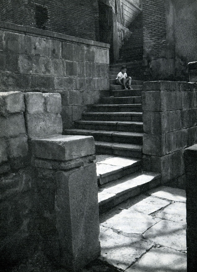 36. Улица-лестница (подъем Азизбекова) в старом городе