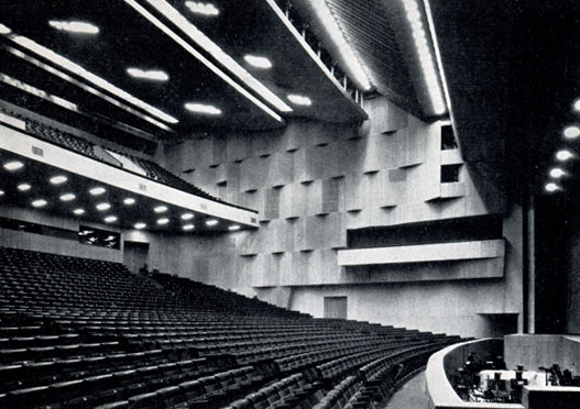 83. Концертный зал Грузинской филармонии. Внутренний  вид