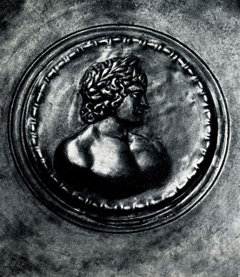 96.  Серебряная чаша с изображением Антиноя.  Армази.  II  в.