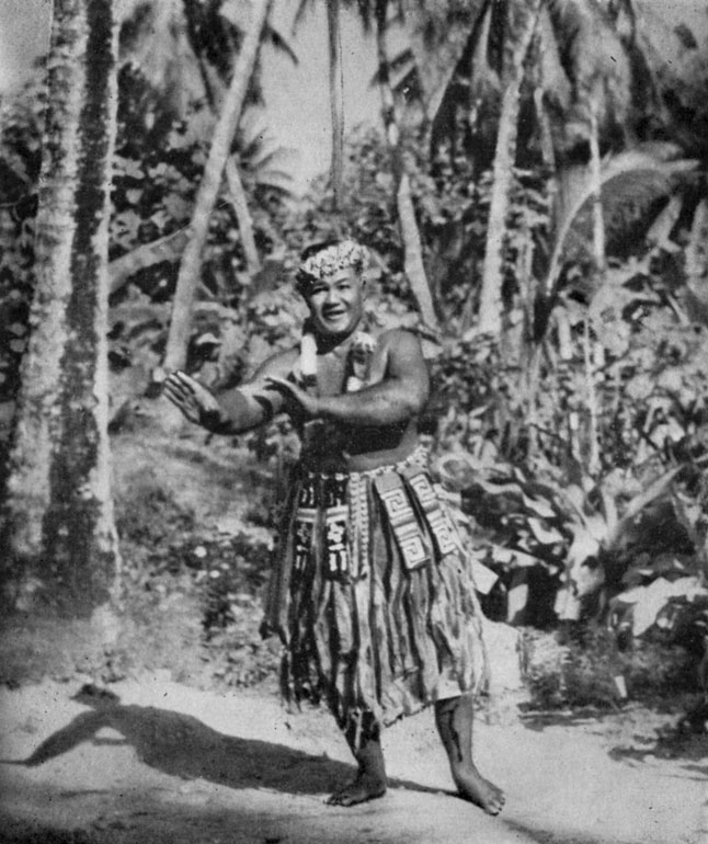 Тапу-Ливи - широко известный в Океании поэт, композитор, дирижер и художественный руководитель танцовщиц, певцов и музыкантов атолла Фунафути