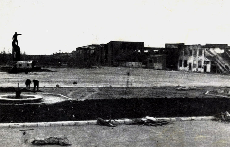 Площадь имени Ф. Э. Дзержинского. Февраль 1943 года