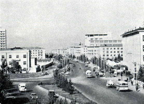 Улица Мира на перекрестке с проспектом Ленина