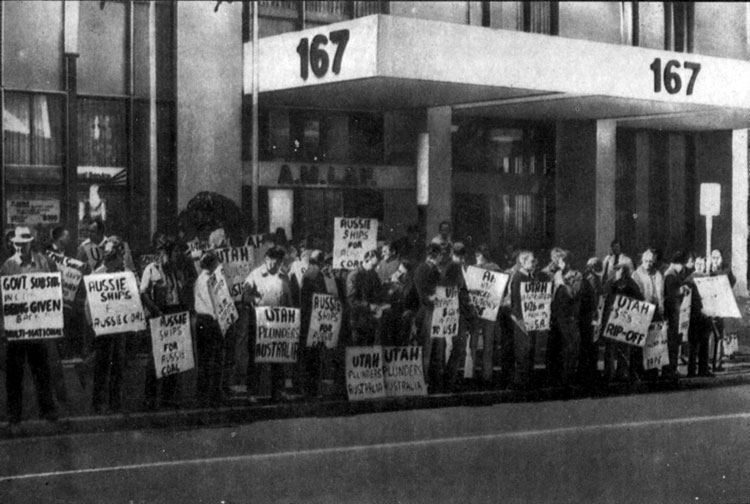 Австралийские трудящиеся протестуют против действий американской компании 'Юта дивелопмент', ущемляющих их интересы (1978 г.)