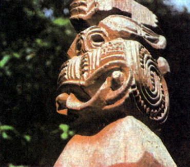 На островах Полинезии часто можно встретить деревянные статуи божеств