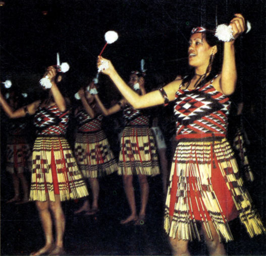Маорийские танцовщицы