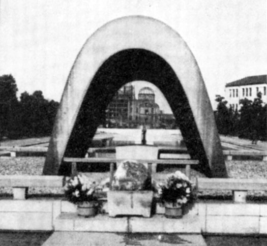 Хиросима. Памятник жертвам атомной бомбы