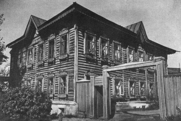 Дом № 65 по улице Чаплыгина, где с 1904 по 1914 г. находилось 'Общество приказчиков'