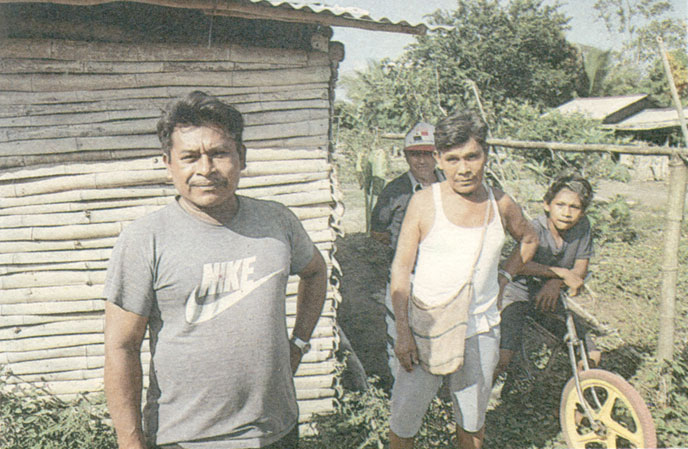 Индейцы гуайми - члены сельскохозяйственного кооператива 'Одиннадцатое октября'