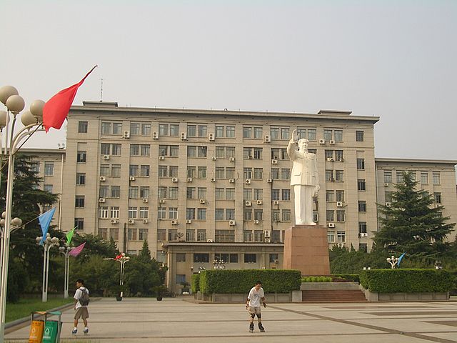       : https://en.wikipedia.org/wiki/Education_in_China#/media/File:HUST-Main-building-4111.jpg