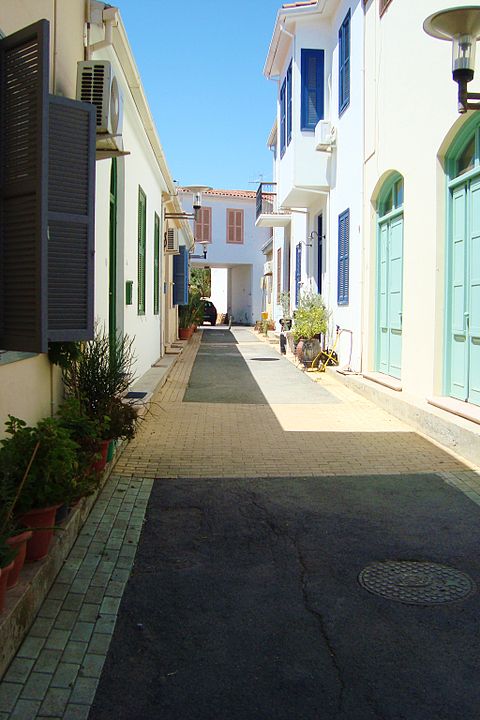    : https://en.wikipedia.org/wiki/Cyprus#/media/File:Classic_aristocratic_houses_in_Nicosia_Republic_of_Cyprus.jpg