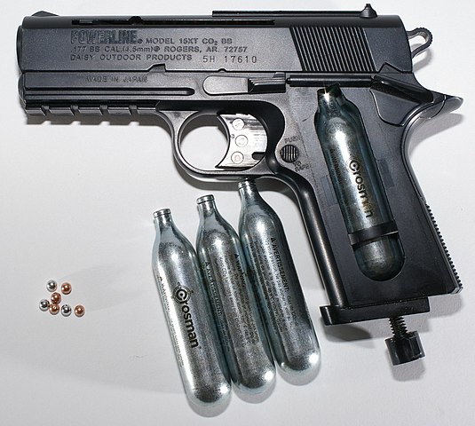Пневматический пистолет и баллончики с углекислым газом: https://ru.wikipedia.org/wiki/Пневматическое_оружие#/media/Файл:BB_gun_with_CO2_and_BBs.jpg
