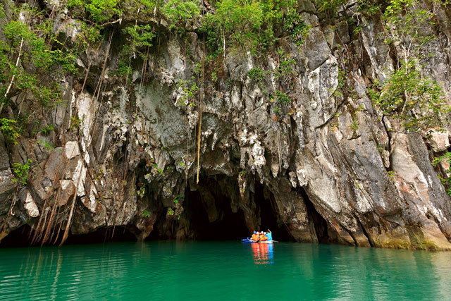     -,    - https://upload.wikimedia.org/wikipedia/commons/thumb/9/9f/Palawan_Underground_river.jpg/1920px-Palawan_Underground_river.jpg