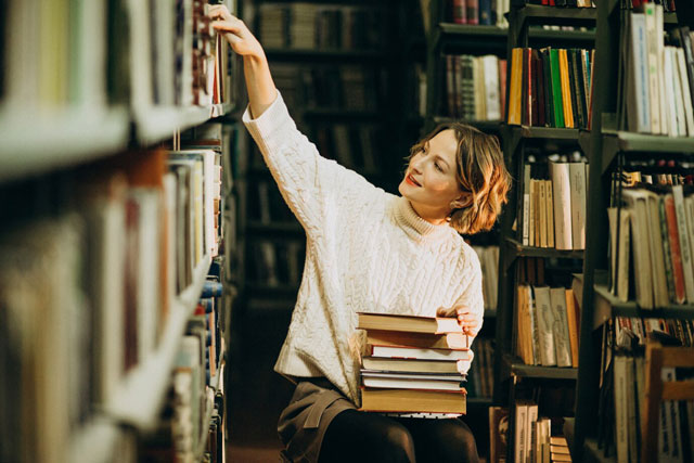    - https://ru.freepik.com/free-photo/young-woman-studying-library_6426539.htm#fromView=search&page=1&position=9&uuid=39e9afcf-8fba-4de1-a818-7aa8ef249e83