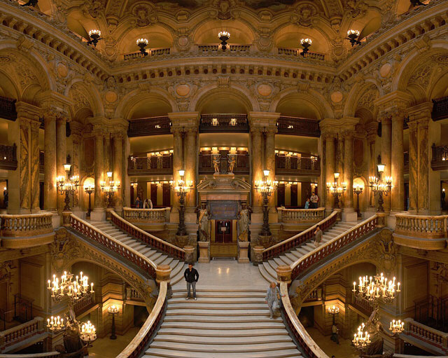     - https://upload.wikimedia.org/wikipedia/commons/thumb/1/18/Opera_Garnier_Grand_Escalier.jpg/960px-Opera_Garnier_Grand_Escalier.jpg