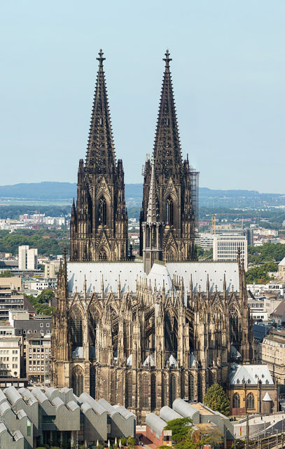 ʸ  - https://upload.wikimedia.org/wikipedia/commons/thumb/0/0d/Kolner_Dom_von_Osten.jpg/500px-Kolner_Dom_von_Osten.jpg