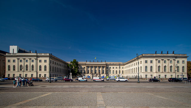 ���������� ����������� ����� ���������� - https://upload.wikimedia.org/wikipedia/commons/0/0a/Berlin_Humboldtova_univerzita_3.jpg